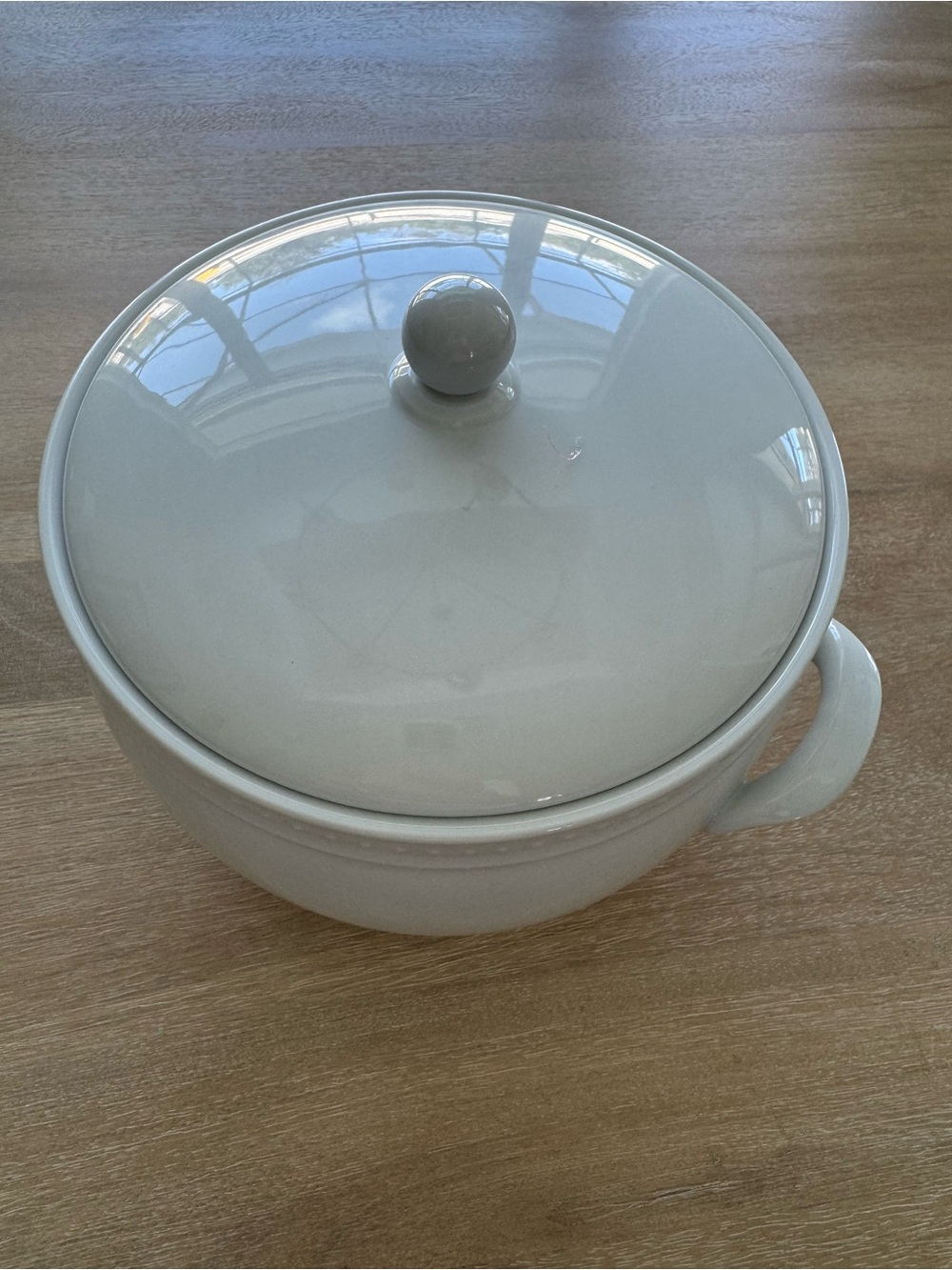 🤍NEVER USED🤍 Crate&Barrel Staccato White Ceramic Lidded Soup Tureen with Handles - Picture 2 of 8